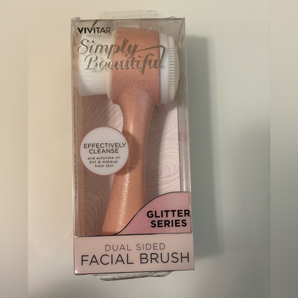 1 Vivitar Dual Sided facial cleansing brush.